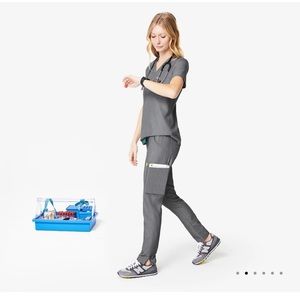 Figs Graphite Scrub set